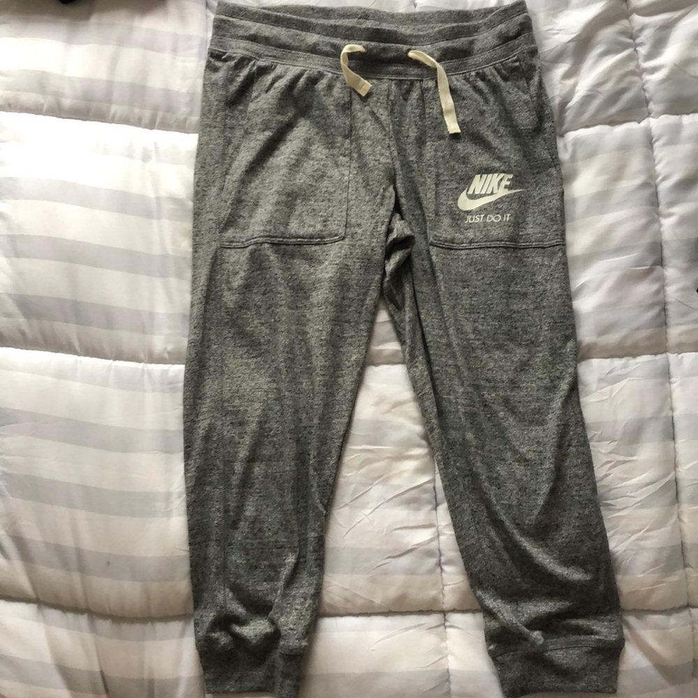 Nike Women’s Jogger Capris